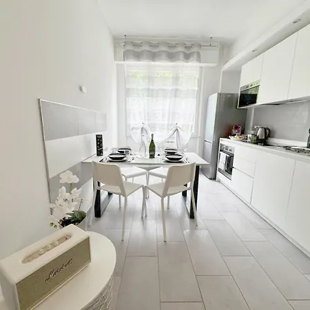 Liguria 4 - Centro A 2 Minuti Dal Mare Apartment *